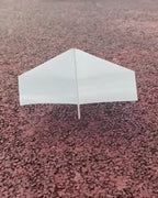 L'avion en papier Volarto en vol
